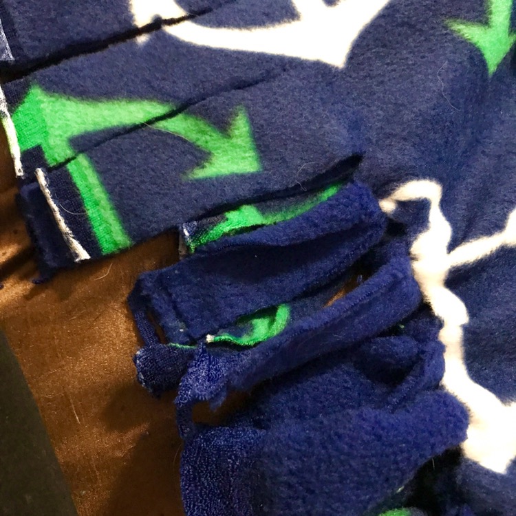 No-sew, no sew, fabric, anchor, anchor blanket, craftybombshell, thecraftybombshell, the crafty bombshell, Nautical bedding, Nautical theme